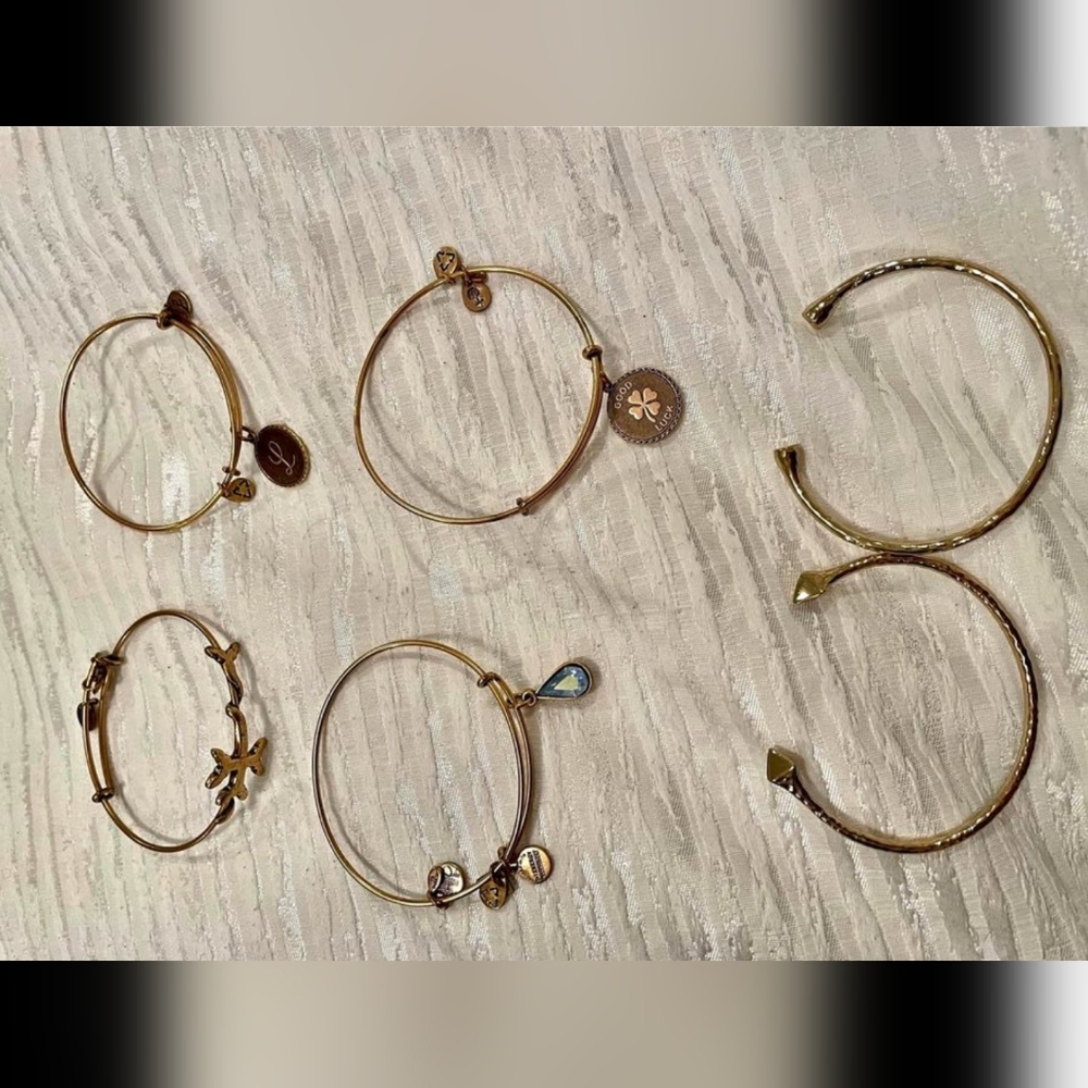 6 ALEX AND ANI BANGLE Bracelet and Cuffs gold ✨️ tone gold  💛